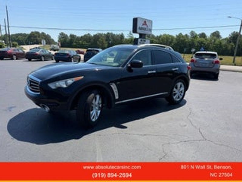 2016 Infiniti QX70 — a typically priced live listing