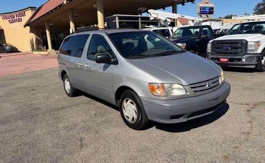 2002 Toyota Sienna LE