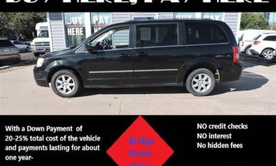 2010 Chrysler Town AND Country RT