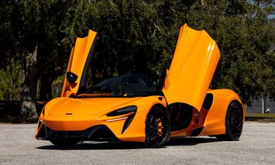 2025 McLaren Artura Spider