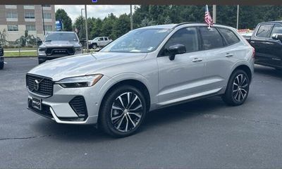 2025 Volvo XC60 Plus Dark