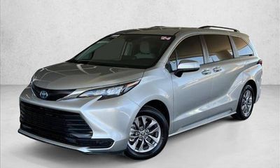 2024 Toyota Sienna LE