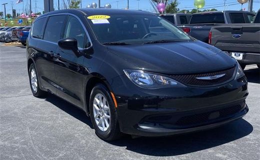 2022 Chrysler Voyager LX