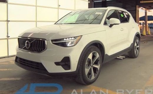 2025 Volvo XC40 Plus Bright