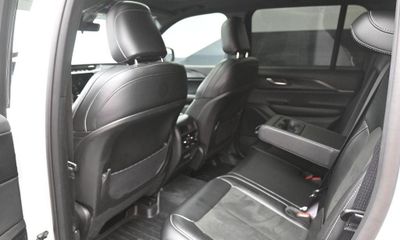 2025 Jeep Grand Cherokee Laredo Altitude