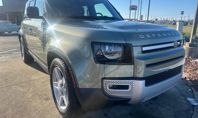 2020 Land Rover Defender 110 SE
