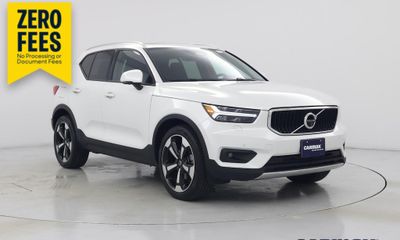 2022 Volvo XC40 Momentum