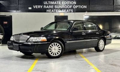 2004 Lincoln Town CAR Ultimate
