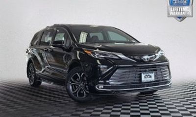 2024 Toyota Sienna XLE