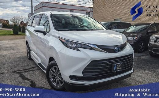 2024 Toyota Sienna LE