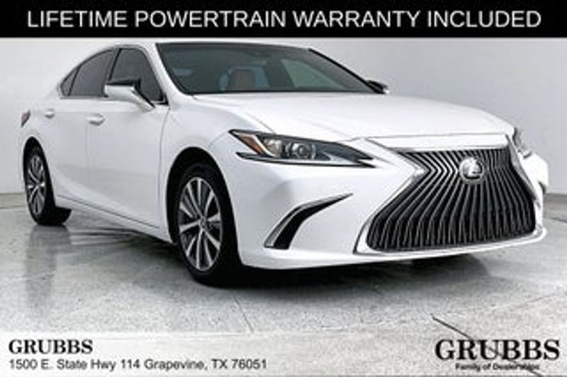 2022 Lexus ES — a typically priced live listing