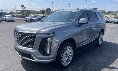 2025 Cadillac Escalade Premium Luxury