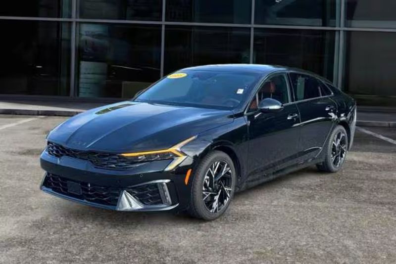 2025 Kia K5 — a typically priced live listing