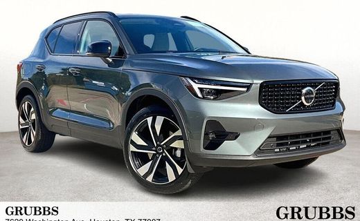 2026 Volvo XC40 Plus Dark