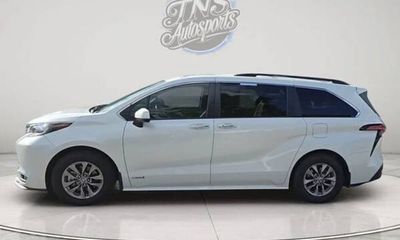 2021 Toyota Sienna XLE