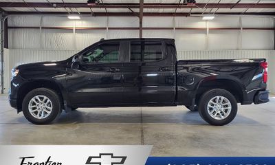 2024 Chevrolet Silverado RST