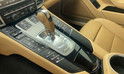 2016 Porsche Panamera Base 4