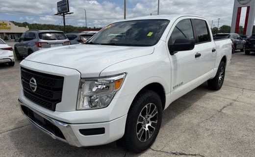 2022 Nissan Titan SV