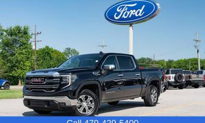 2026 GMC Sierra SLT