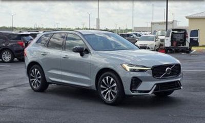 2024 Volvo XC60 Plus Dark