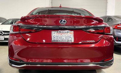 2021 Lexus ES 300H Premium