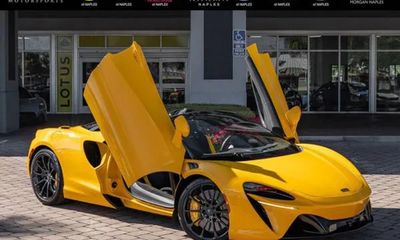2025 McLaren Artura Spider