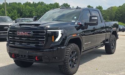 2025 GMC Sierra HD AT4 SRW