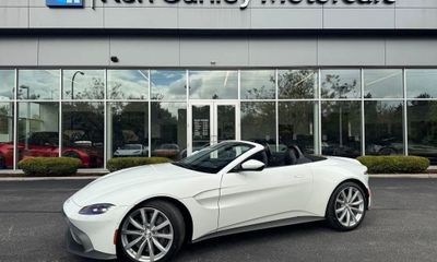 2023 Aston Martin Vantage Roadster