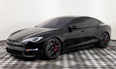 2023 Tesla Model S Plaid