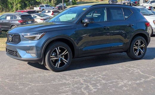 2026 Volvo XC40 Core