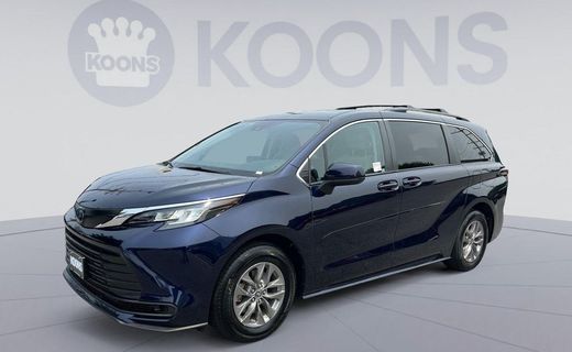 2023 Toyota Sienna LE