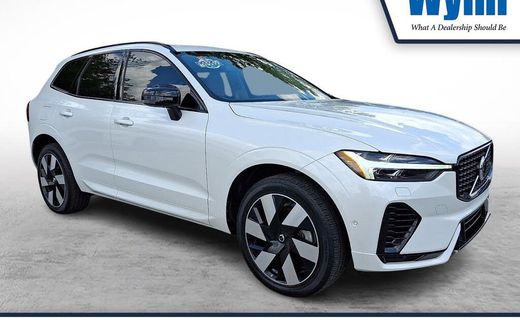 2025 Volvo XC60 Plus Dark