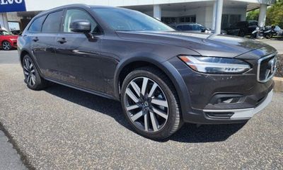 2025 Volvo V90CC Ultra