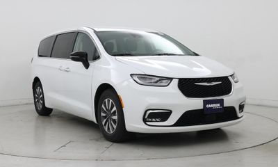 2024 Chrysler Pacifica Select