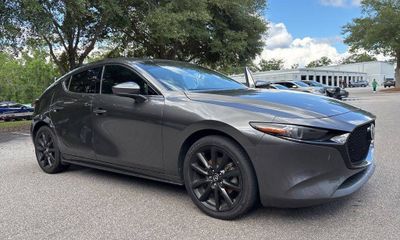 2023 Mazda MAZDA3 Premium Package