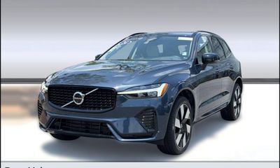 2024 Volvo XC60 Plus Dark