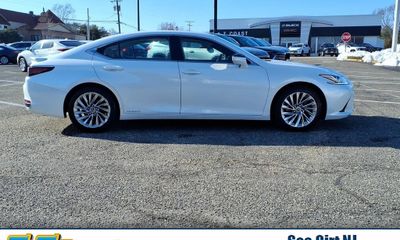 2021 Lexus ES 300H Luxury