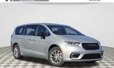 2027 Chrysler Pacifica Select