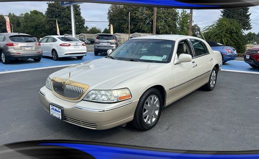 2005 Lincoln Town CAR Signature Limited