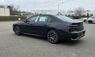 2023 BMW 740I
