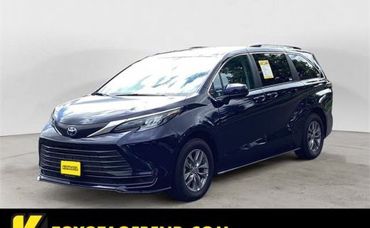 2024 Toyota Sienna LE