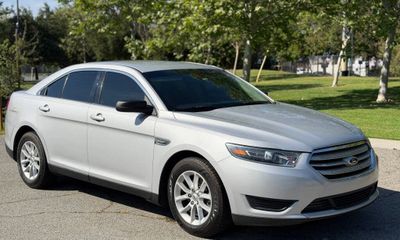 2013 Ford Taurus SE