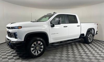 2026 Chevrolet Silverado HD Custom
