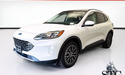 2022 Ford Escape Titanium Phev