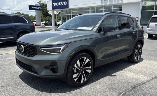 2026 Volvo XC40 Plus Dark