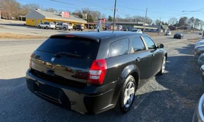 2008 Dodge Magnum Base