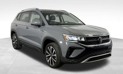 2023 Volkswagen Taos SE W Sunroof