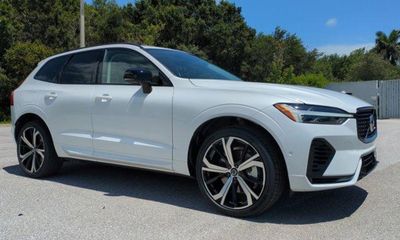 2024 Volvo XC60 Ultimate Dark