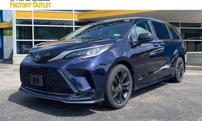 2021 Toyota Sienna LE
