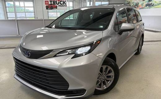 2025 Toyota Sienna LE
